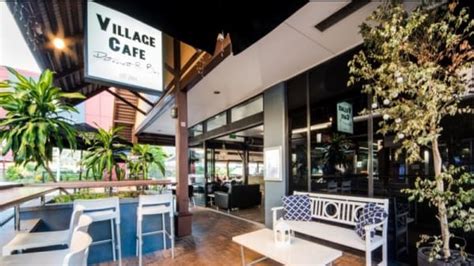 VILLAGE CAFE RESTAURANT & BAR, Airlie Beach .